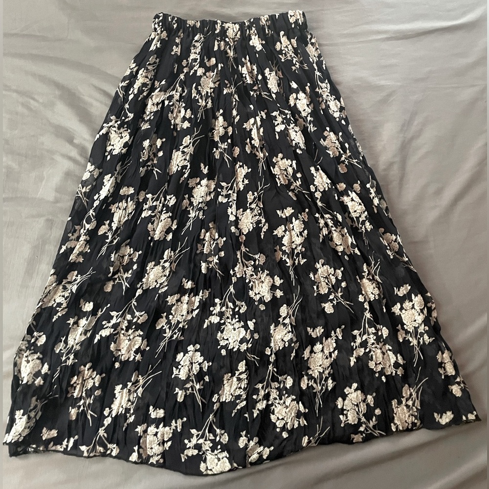 Vintage flowery midi skirt